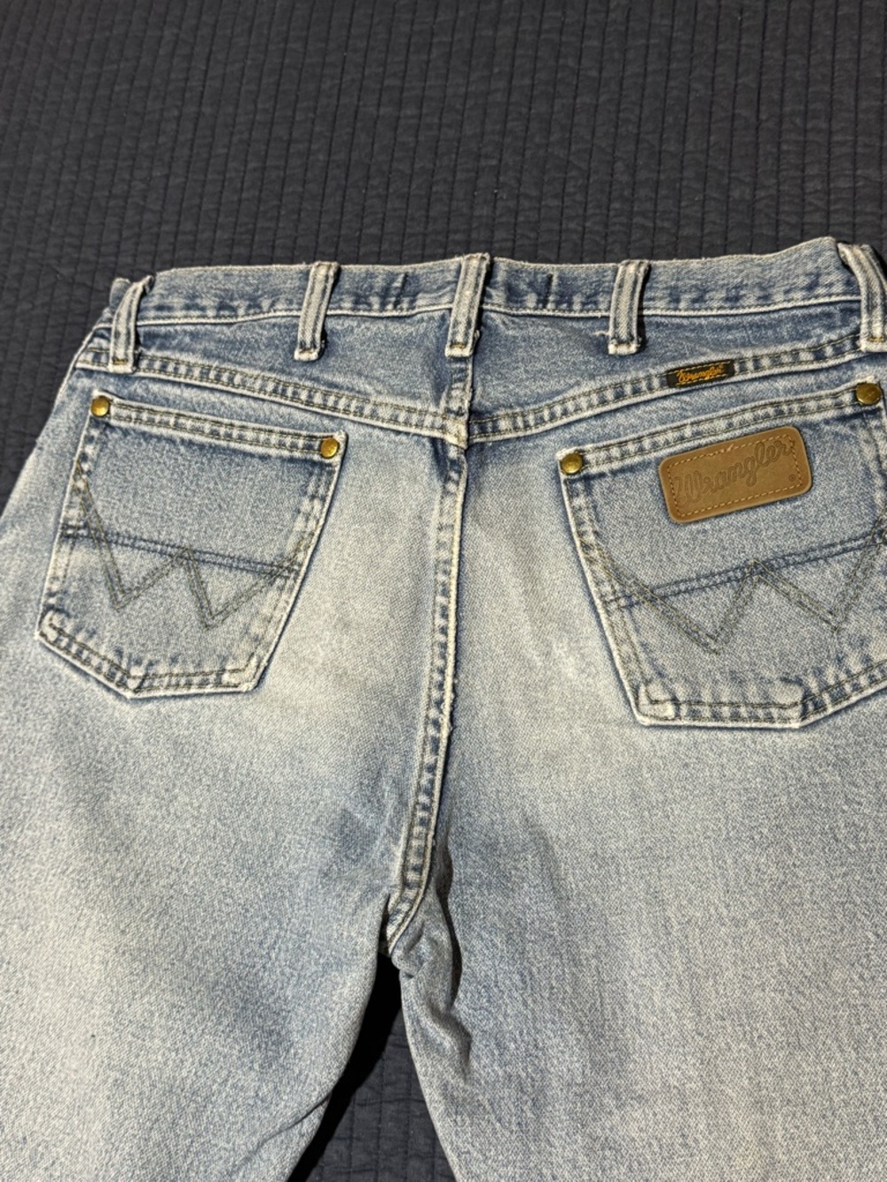 Wrangler Relaxed Fit 32x36 Distressed farm western jeans (No. 1)